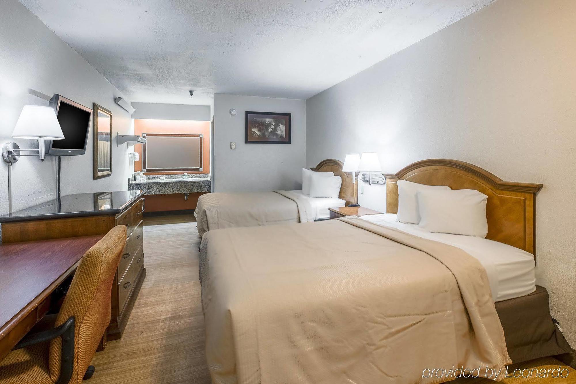 Bay Inn On Busch Tampa Kültér fotó